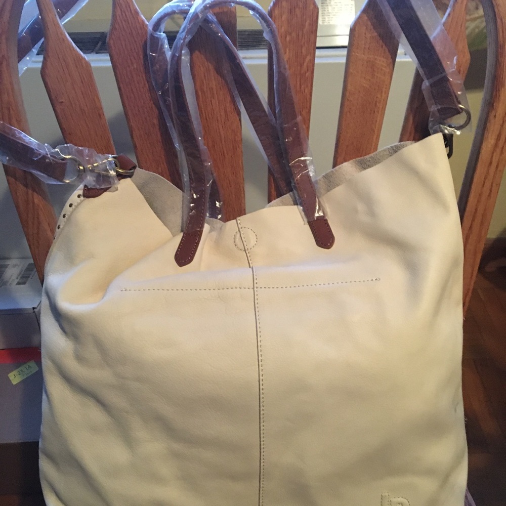 NWT Linea Pelle Cream Leather Tote W Stud Detail & Crossbody - Picture 6 of 15